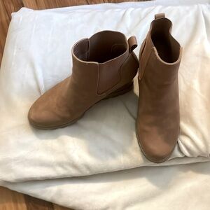 Tan/Brown Heeled Booties